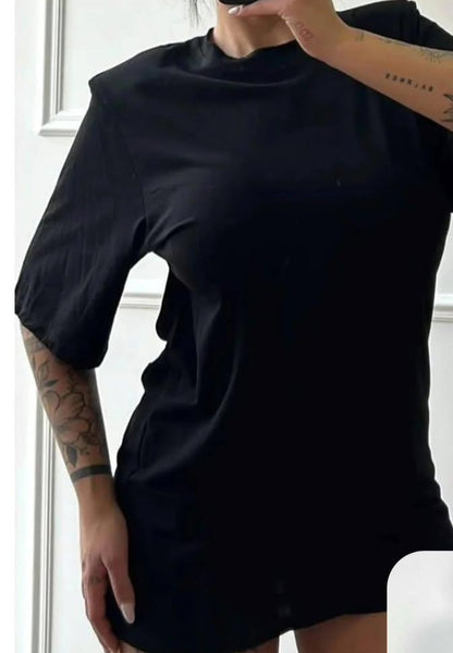 T-shirt con spalline strutturate