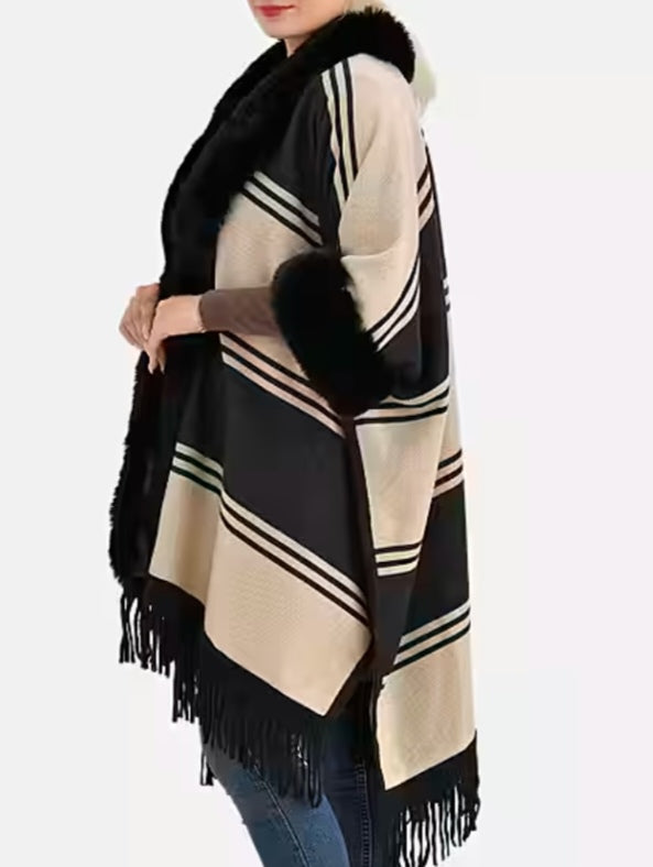 Poncho con ecopelliccia