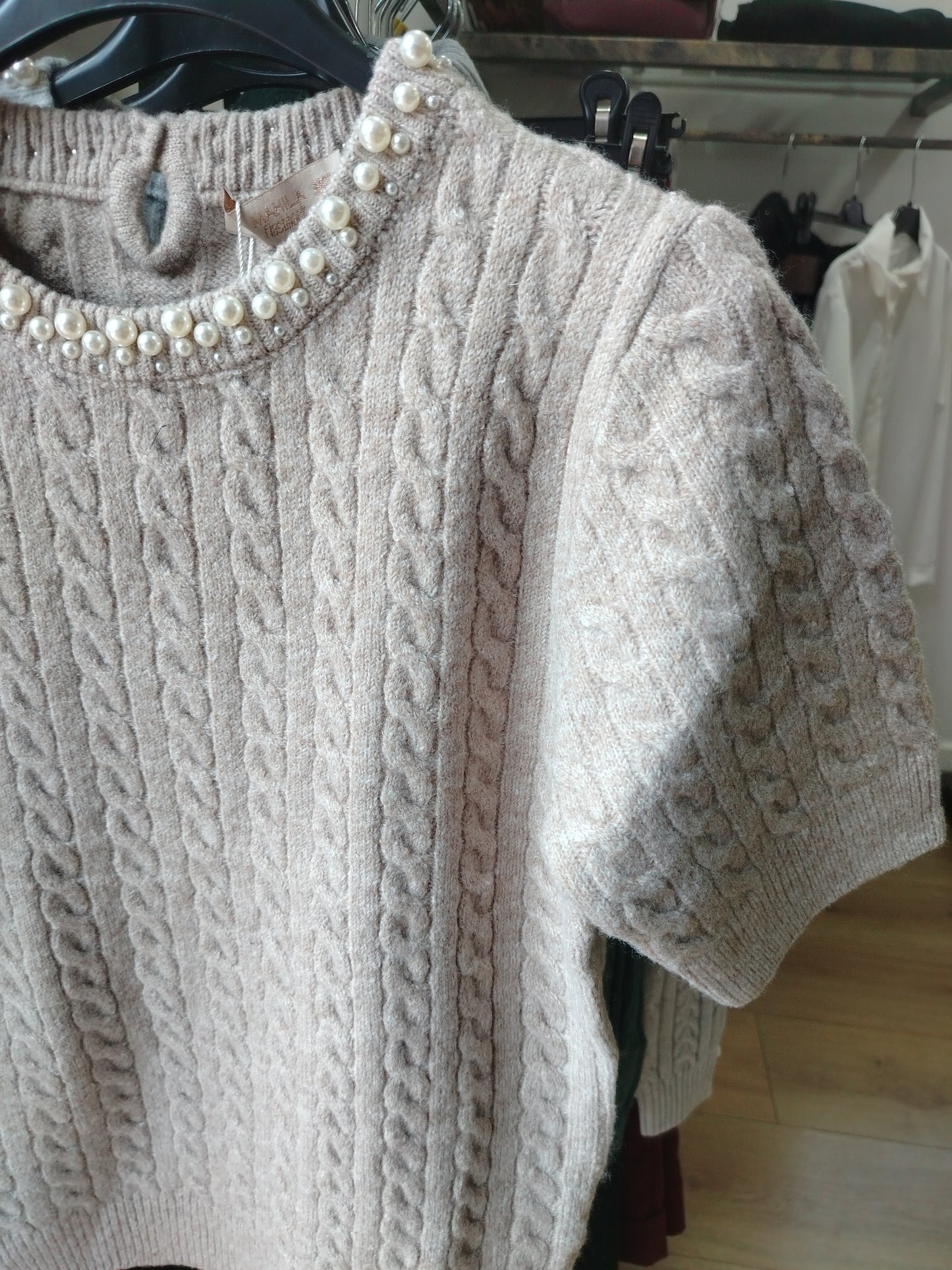 Maglioncino con dettagli sul collo